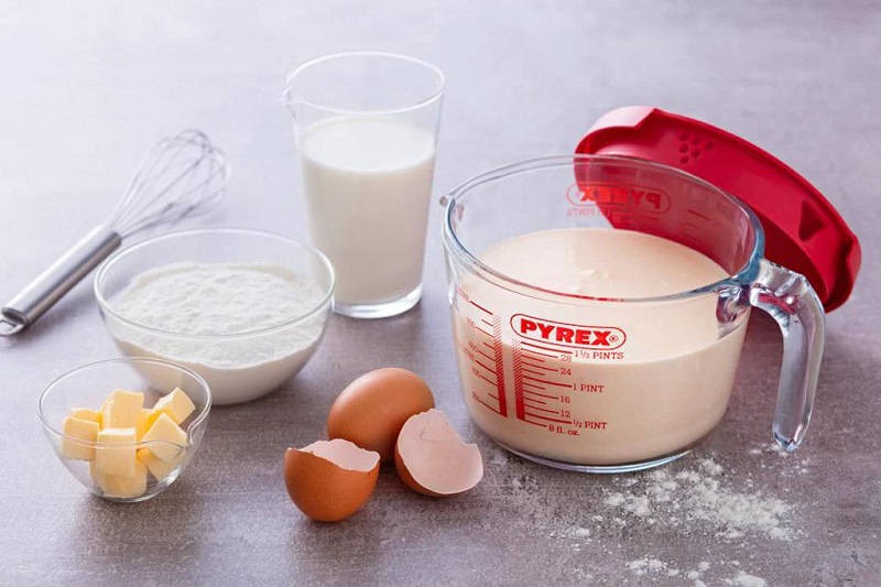 Cana gradata din sticla termorezistenta cu capac, 1L , Pyrex 2 cana gradata cu capac 1L